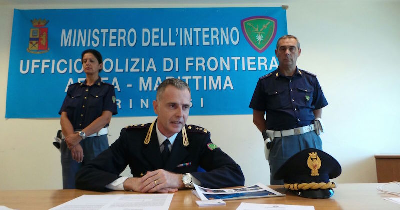 La polizia di frontiera ha arrestato un albanese per favoreggiamento ... Polizia di immigrazione