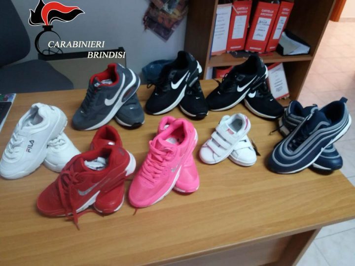scarpe della fila false
