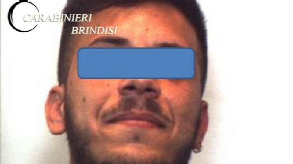 SI INTRODUCONO A CASA A VOLTO TRAVISATO. FURTO DI DENARO E CARTE DI