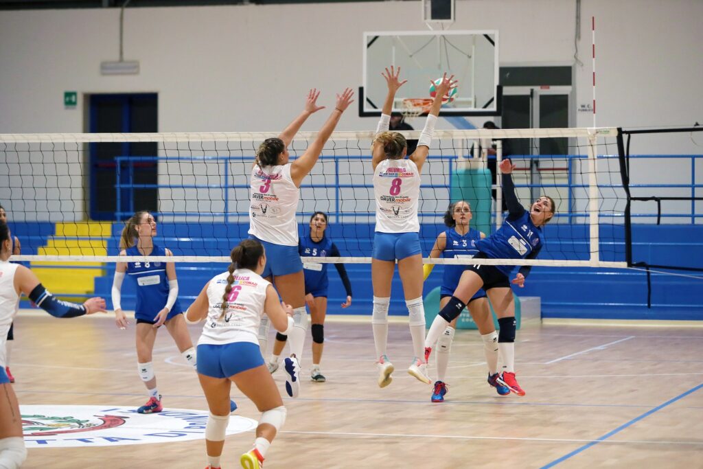 L'AURORA VOLLEY BRINDISI ESCE VITTORIOSA ANCHE DAL PALASPORT DI OSTUNI
